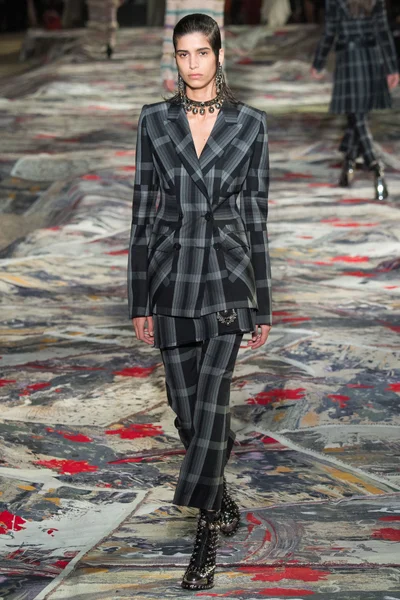 Look 8